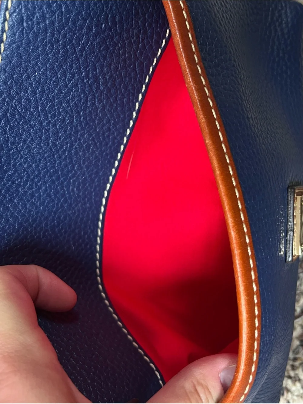 Dooney & Bourke compact pebbled
